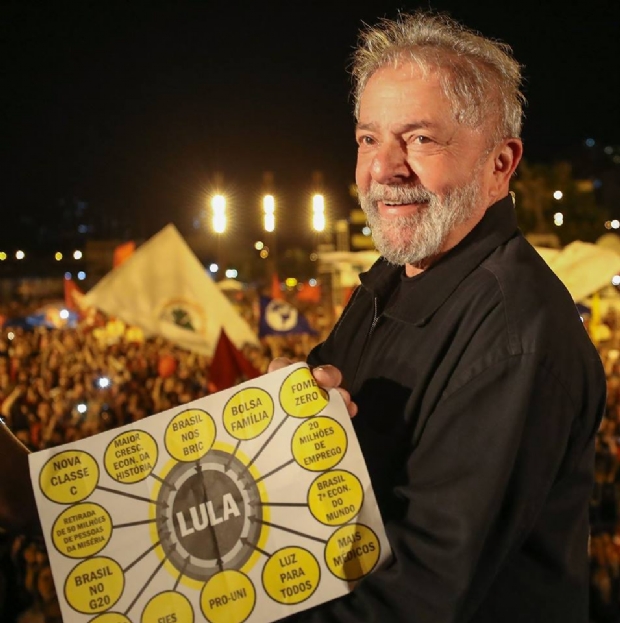 Pesquisa Vox Populli aponta que Luiz Incio Lula da Silva  favorito  Presidncia da Repblica em todos os cenrios