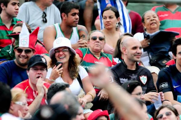 Os torcedores da Lusa puderam voltar sorrindo com a permanncia da equipe na elite do Campeonato Brasileiro