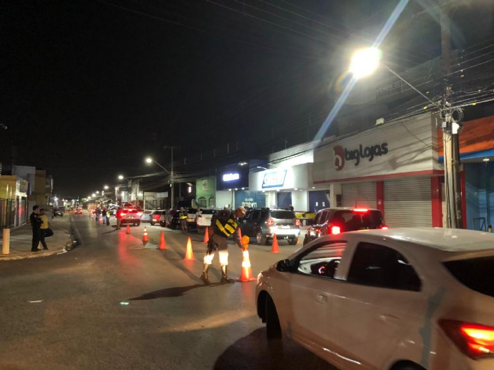Blitz na Carmindo de Campos termina com nove motoristas presos por embriaguez ao volante