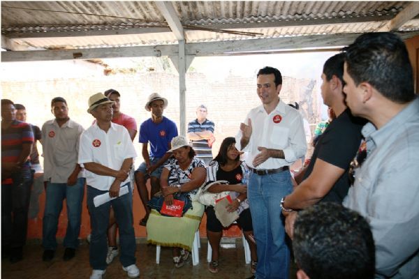 Para ganhar apoio de deficientes, candidato do PT promete Secretaria