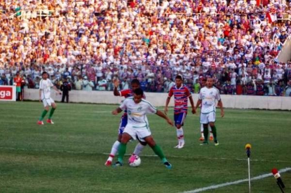 Luverdense j enfrentou Fortaleza no Presidente Dutra, em 2012: jogo terminou empatado em 3 a 3