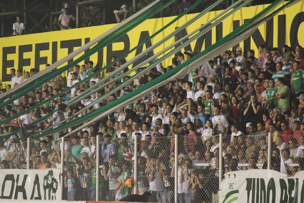 Torcida do Luverdense ver clube jogar contra o atual campeo mundial de clubes