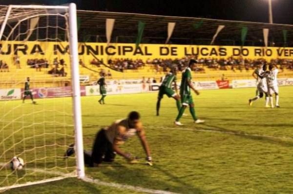 Atacante Marcelo Maciel marca gol de cabea e garante vitria do Luverdense