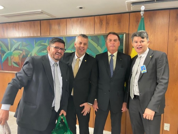 Em pr-campanha ao Senado, Medeiros almoa com Bolsonaro e pede retomada do VLT