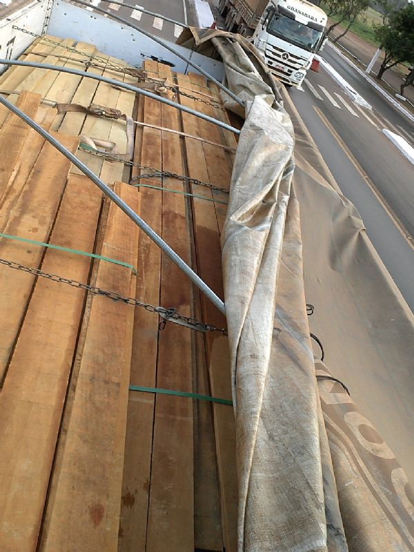 PRF apreende 30m3 de madeira serrada com irregularidades na guia florestal