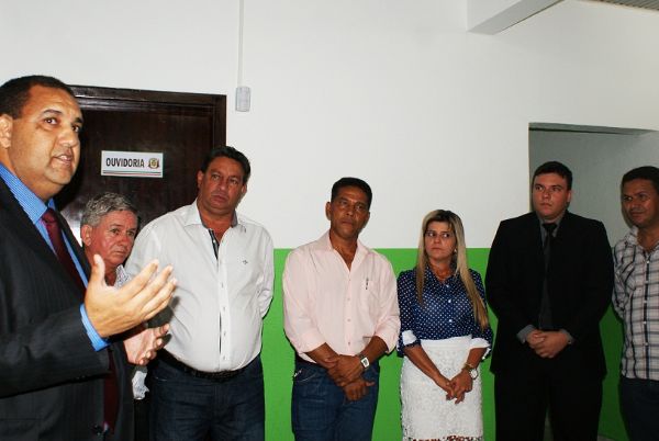 Marco Antnio Cado Magalhes, ouvidor da Cmara de Vrzea Grande, com o vereador Jnio Calistro (PMDB), presidente do Legislativo