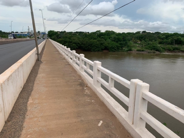 Soldado da PM salva mulher que tentava pular de ponte em Cuiab