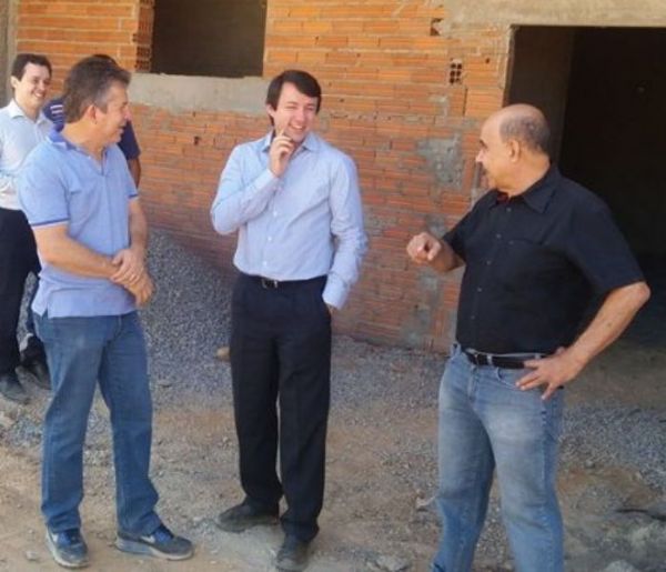 Joo Batista da Silva (d) com Mauro Mendes e Eumar Novacki, em visita s obras do novo Pronto Socorro de Cuiab