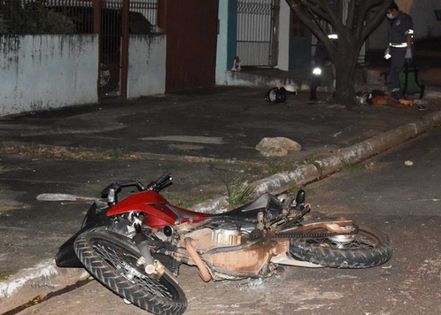 ​Jovem morre aps fugir da polcia e colidir moto em rvore