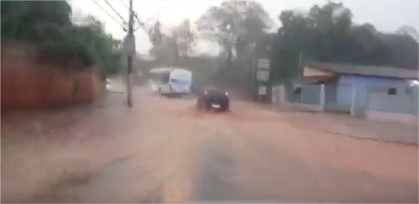 Pancada de chuva tem granizo e provoca queda de rvores em Cuiab;  veja vdeos 