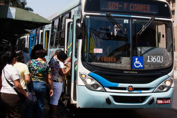 Passageiro sofre toda sorte de abusos no transporte coletivo de Cuiab