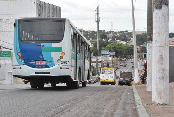 Motoristas que trafegarem na faixa de nibus da Isaac Pvoas no sero multados; 50 j flagrados