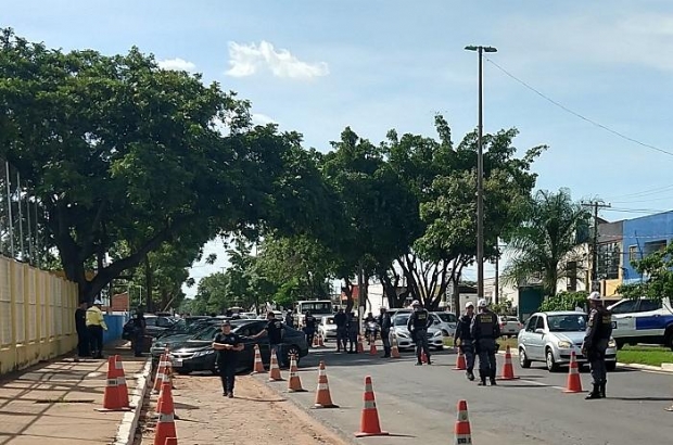 Blitz feita com leitor de placas apreende 31 veculos dos 46 abordados na Avenida Beira Rio