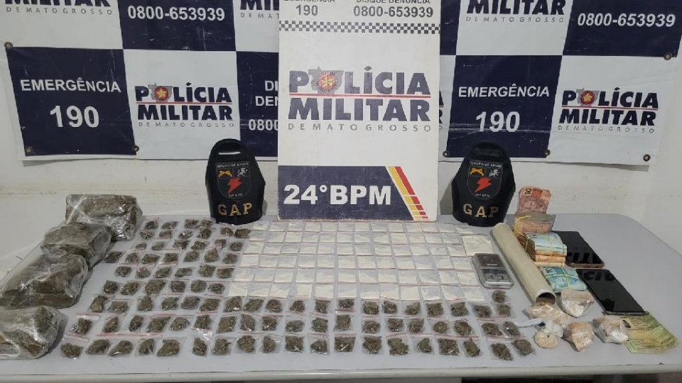 Polcia Militar apreende 176 pores de drogas e R$ 8 mil em dinheiro