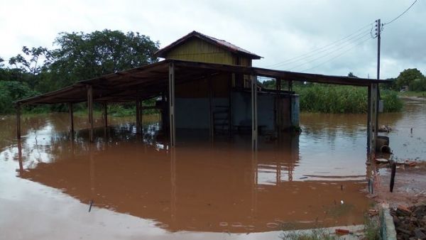 Com medo de alagamentos e do rio transbordar, moradores de Paranatinga ficam em estado de alerta