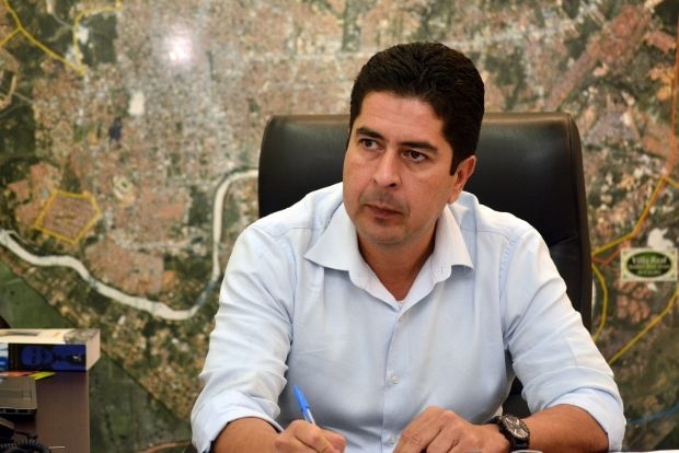 Presidente do PSDB assegura permanncia de Taques no partido e candidatura de Leito ao Senado
