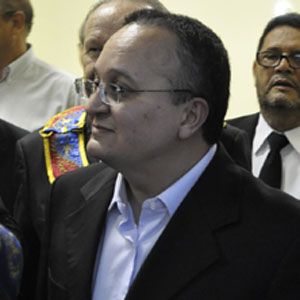 Juiz pede percia para investigar fraude na ata de Pedro Taques
