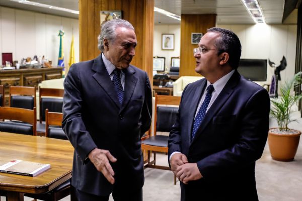 Pedro Taques conversou com Michel Temer, para lembr-lo que cobrou impeachment da ex-presidente