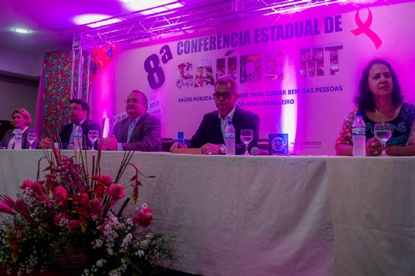 Pedro Taques participou da Abertura da 8 Conferncia Estadual da Sade, exortando a parceria dos municpios