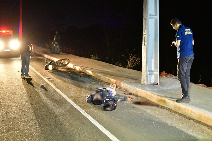 Motociclista morre aps atingir tamandu bandeira prximo  BR-364