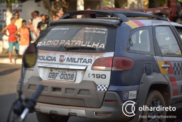 Mulher abandona filhos de 1 e 2 anos em casa aps ser ameaada durante bebedeira