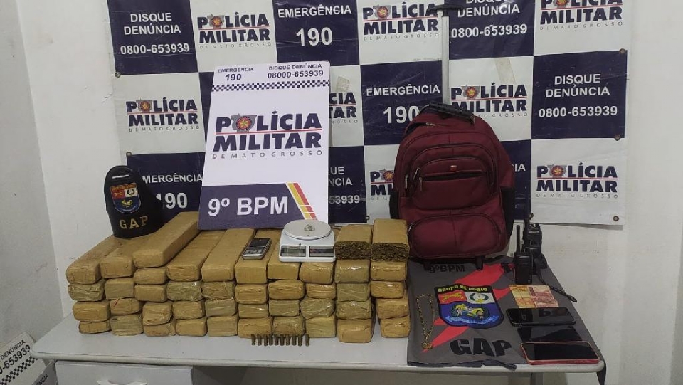 Polcia Militar apreende 41 tabletes de maconha escondidos em geladeira
