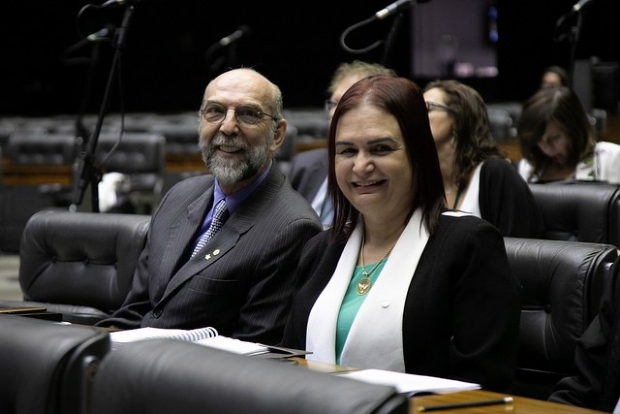 Ex-deputado Carlos Abicalil e Rosa Neide