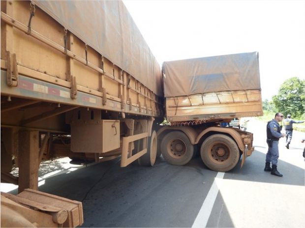 Mecnico  esmagado por carreta com 50 toneladas de acar ao fazer reparos no veculo