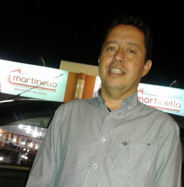 Ex-prefeito bate Ecosport em poste e morre na avenida Miguel Sutil