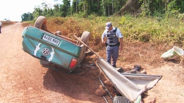 A motorista  perdeu o controle da direo por causas ainda desconhecidas