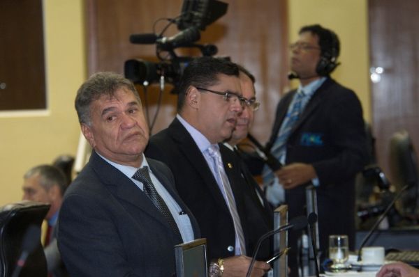 Indefinio do PSD e distanciamento de Luciane Bezerra emperra CPI das Empreiteiras na Assembleia