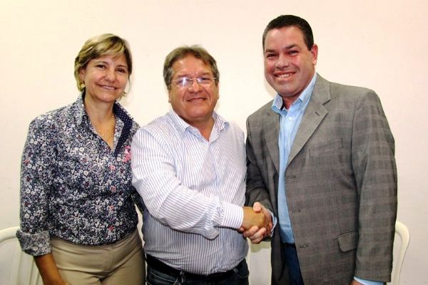 Silvio Fidelis com Walace Guimares e a primeira-dama Jaqueline Guimares: expectativa de investimentos macios