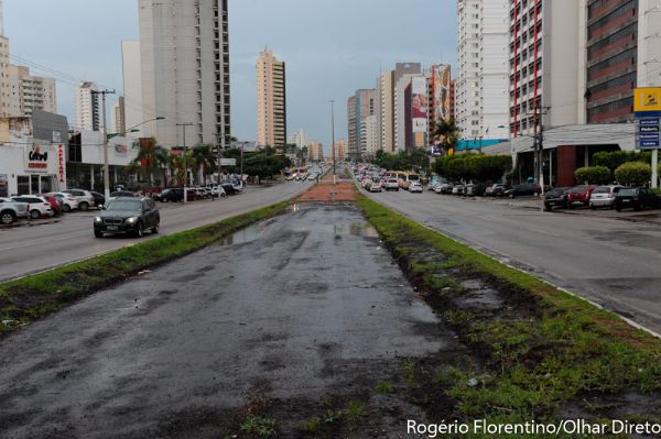 Trnsito na Avenida Rubens de Mendona (CPA), principal de Cuiab, est bem mais tranquilo