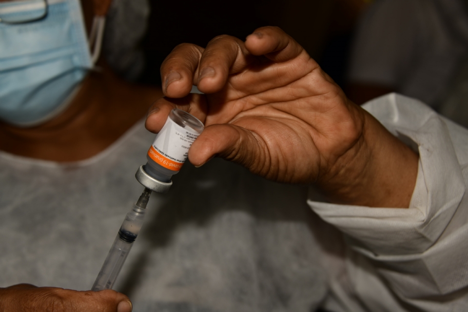 Municpio de Mato Grosso vacina parentes de moradores contra Covid-19 com doses extras