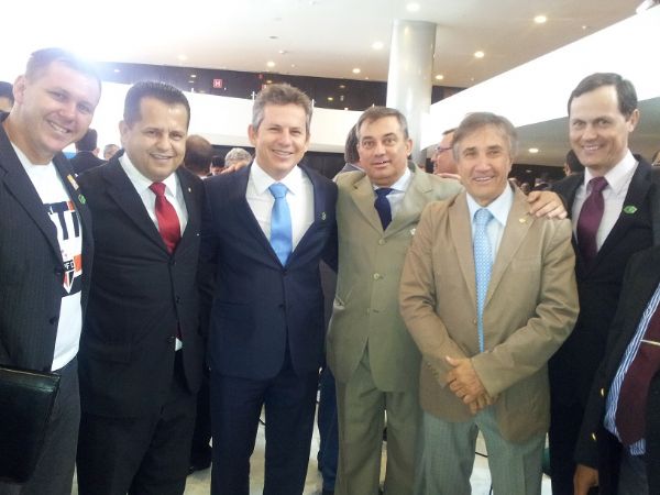 Mauro Mendes reencontrou os deputados Valtenir Pereira (PROS) e Eliene Lima (PSD) e lderes regionais durante cerimnia do PAC 2 em Braslia esta semana
