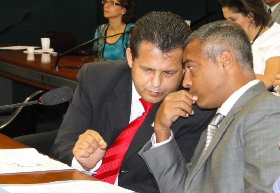 Os deputados Valtenir e Romrio em conversa na Cmara dos Deputados