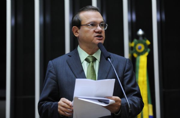 Wellington Fagundes deve assumir liderana do governo Dilma no Senado aps priso de Amaral