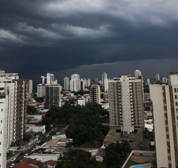 Cuiab e outras 139 cidades de Mato Grosso recebem alerta de tempestades, raios e chuvas intensas