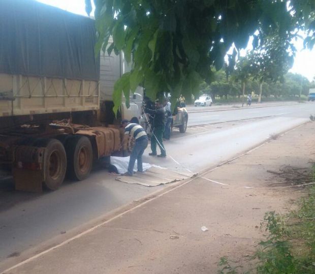 Mulher morre atropelada por carreta no Distrito Industrial em Cuiab