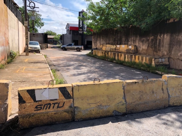 Moradores reclamam de alagamento que atinge bairro em Cuiab h quinze anos