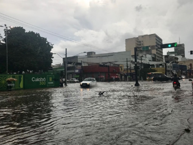 Chuva volta alagar Prainha, derruba 16 rvores e fecha estrada de Chapada;  fotos 