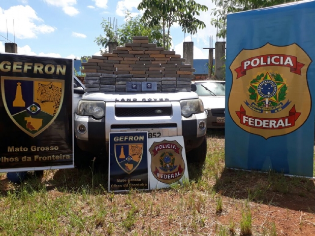 Polcia encontra 90kg de cocana em Land Rover estacionada; suspeito estava escondido no forro de casa