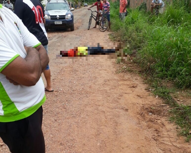 Homem  morto a tiros por suspeitos em motocicleta