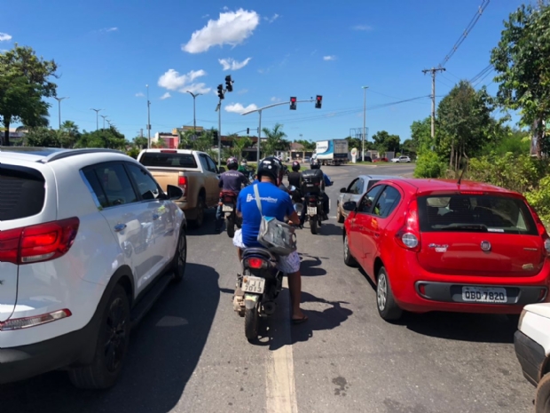 Motoristas reclamam de trnsito na rotatria da Srgio Motta com semforos inteligentes;  vdeo 