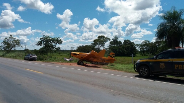 Aeronave faz pouso forado em rodovia federal prximo a Cuiab