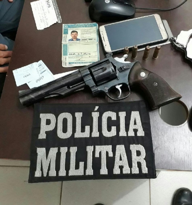 Homens so assassinados, arrastados e deixados sob folhagens por vingana