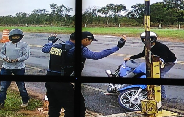 Dupla rende vigilante da Bom Futuro e foge levando arma e colete;  veja fotos