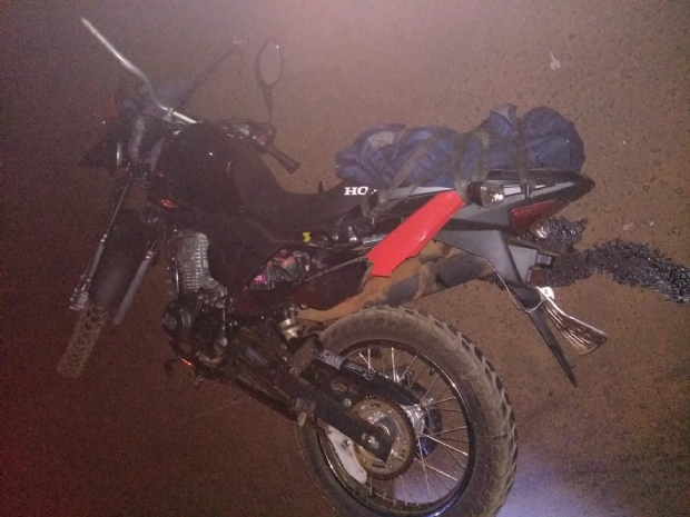 Coliso frontal mata ndio e motociclista em rodovia de MT