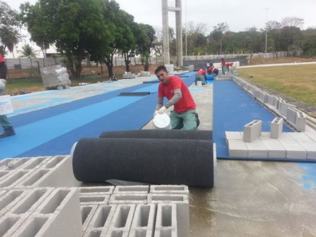 Pista de atletismo do COT da UFMT comea a ser emborrachada e ser finalizada em 20 dias