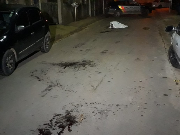 Homem de 37 anos  assassinado a facadas e quase  decapitado